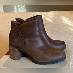 Clark’s Malvet Helen Heeled Leather Pull On Booties  - Size 8.5 M - Brown - VGC